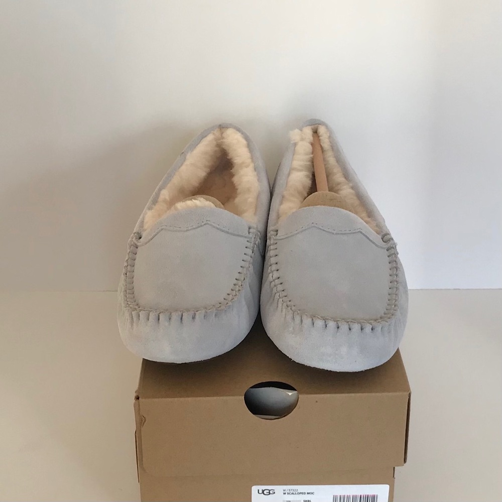 UGG Scalloped Moc - Picture 4 of 7